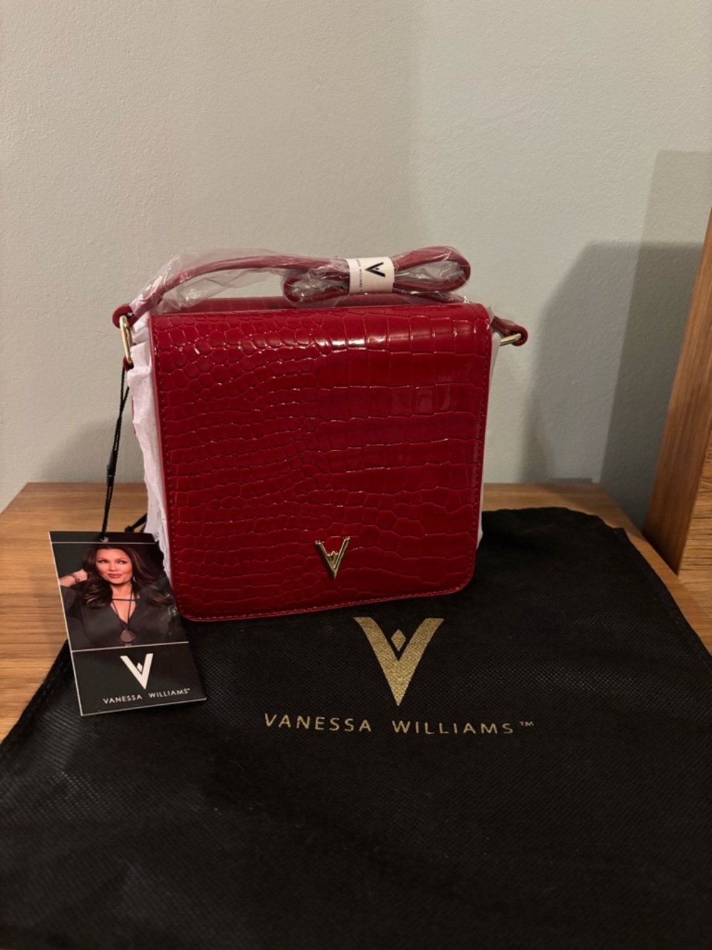 Vanessa Williams croc-embossed red convertible crossbody bag with Dust Bag NWT